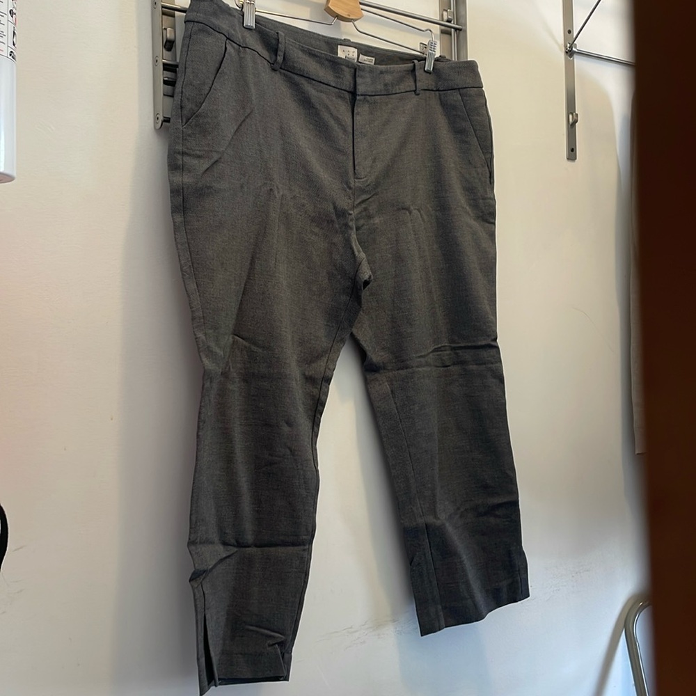 A New Day Women’s Cropped Gray Pants - Size 18